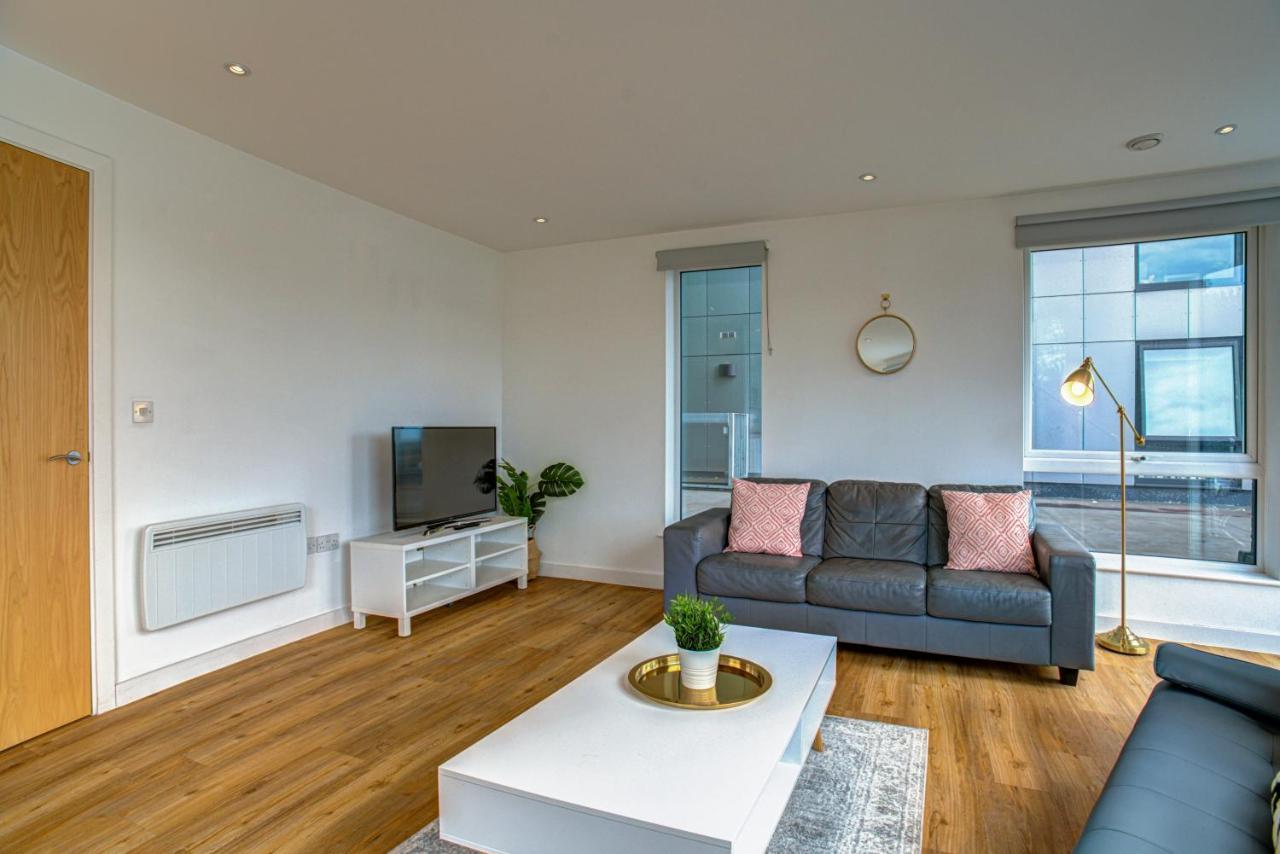 Lovely 2-Bed Apartment In Manchester With Parking Extérieur photo